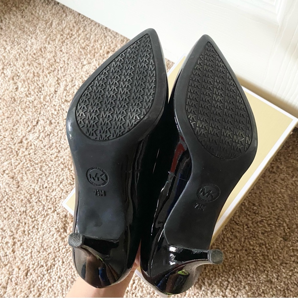 LIKE NEW Michael Kors MK Flex Mid Pump Black Heels Pumps Size 7.5 - Picture 6 of 6
